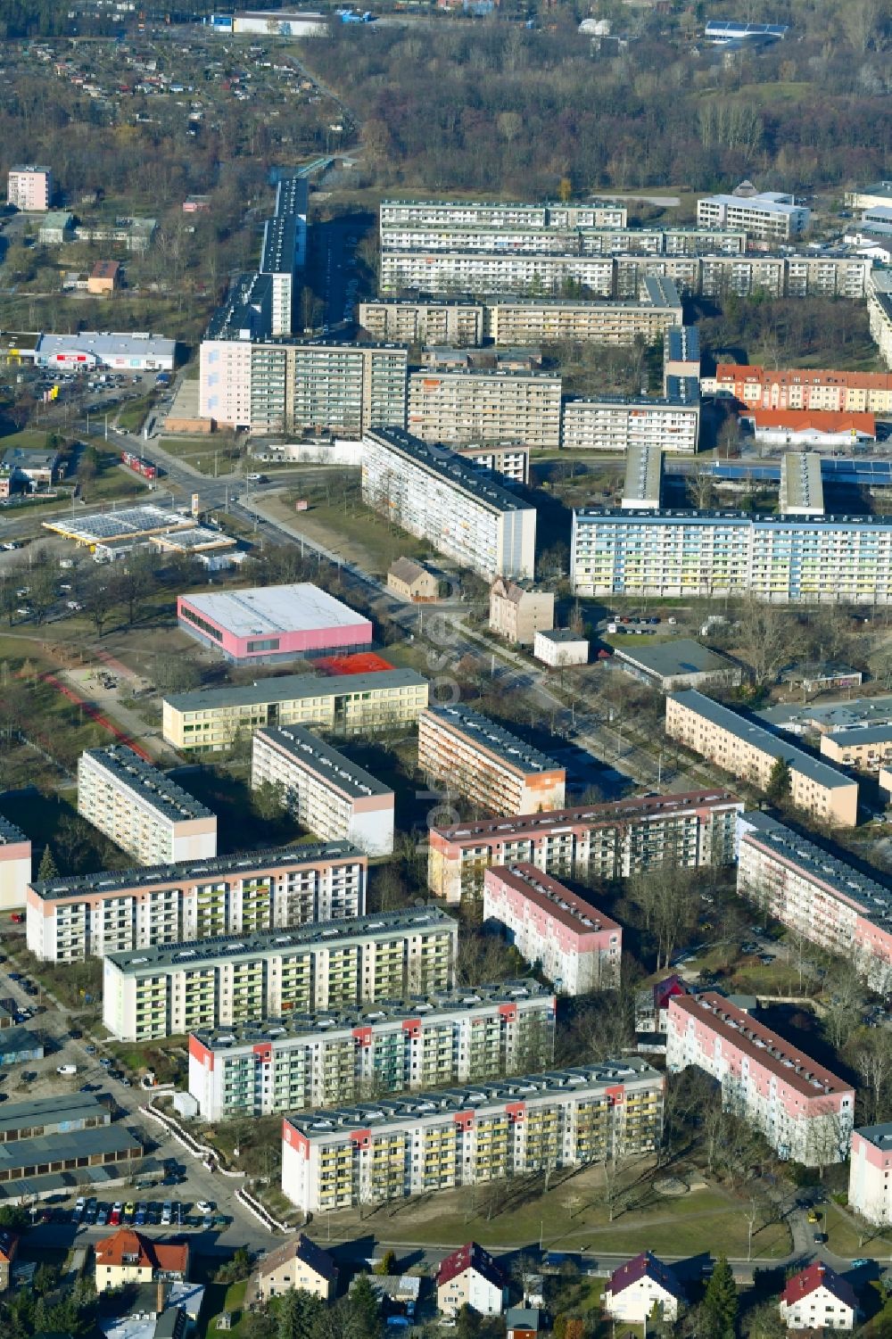 Aerial photograph Cottbus - Skyscrapers in the residential area of industrially manufactured settlement Kahrener Strasse - Muskauer Strasse in Cottbus in the state Brandenburg, Germany