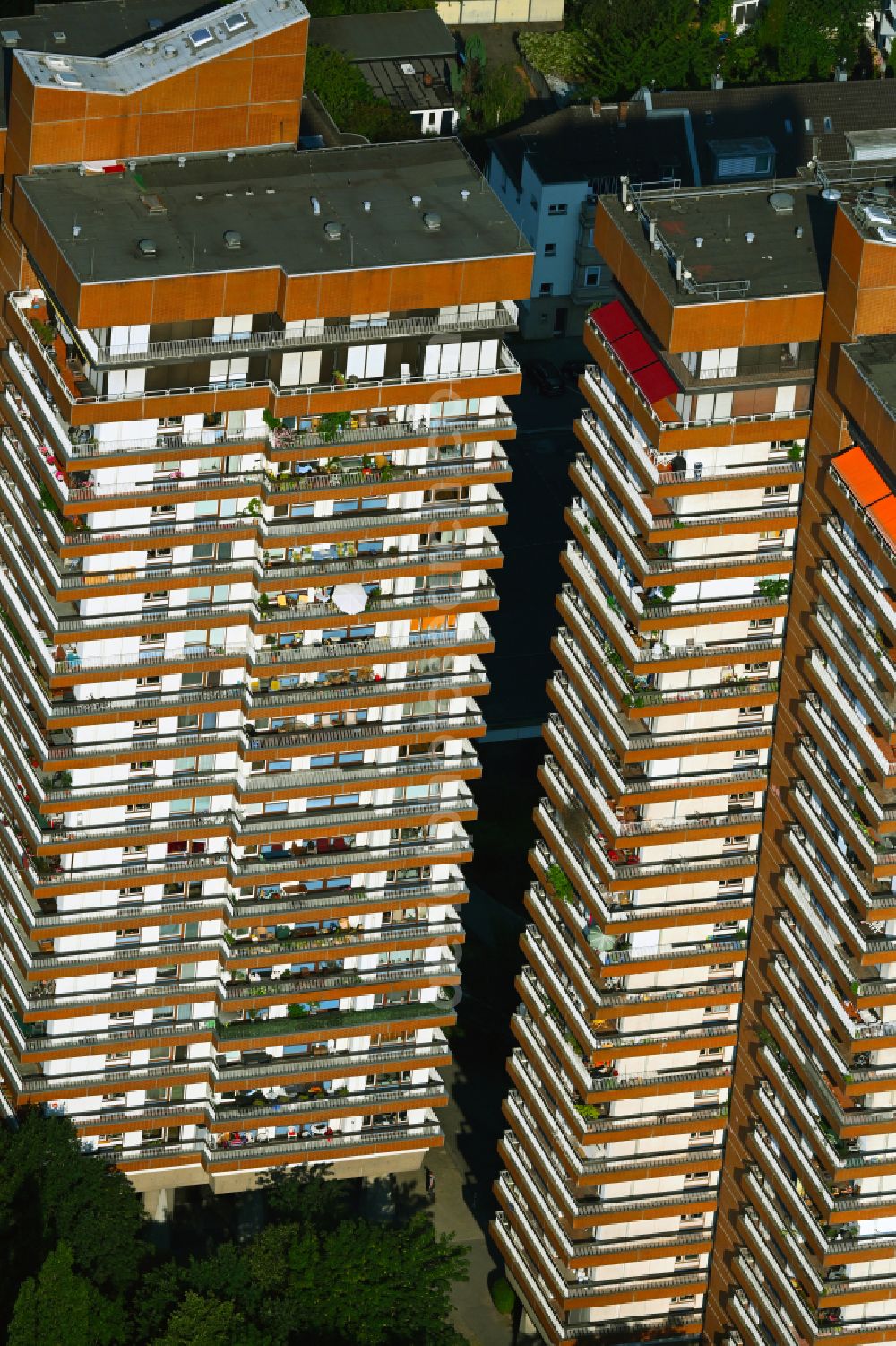 Aerial photograph Köln - Skyscrapers in the residential area of industrially manufactured settlement on street Krohstrasse in the district Bayenthal in Cologne in the state North Rhine-Westphalia, Germany