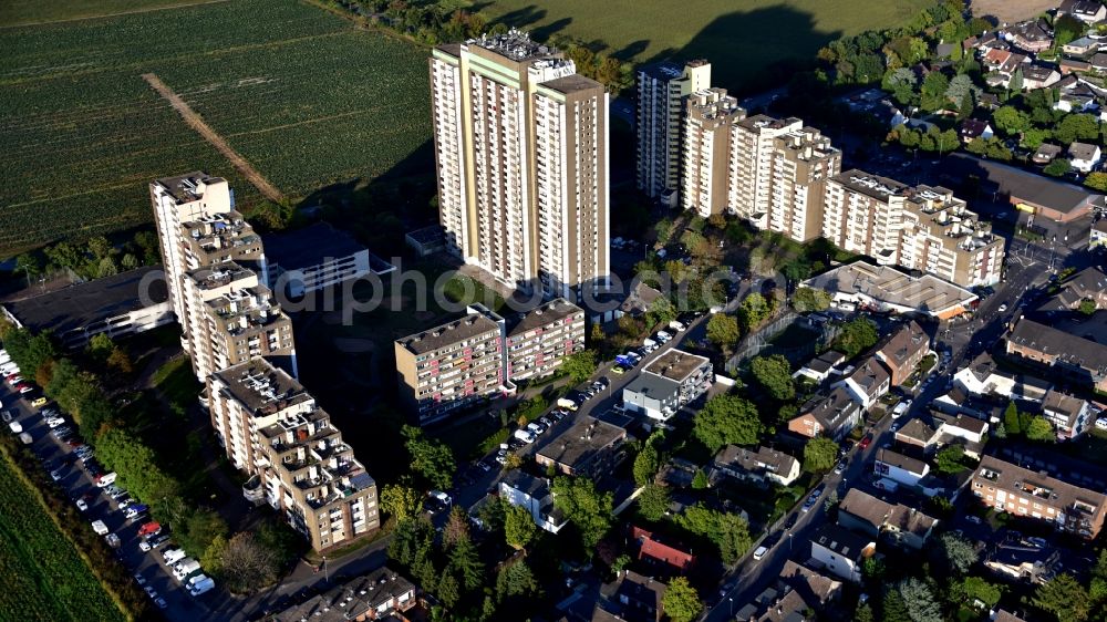 Köln from above - Skyscrapers in the residential area of industrially manufactured settlement Auf dem Koelnberg in the district Menschenich in Cologne in the state North Rhine-Westphalia, Germany