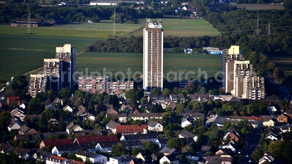 Köln from above - Skyscrapers in the residential area of industrially manufactured settlement Auf dem Koelnberg in the district Menschenich in Cologne in the state North Rhine-Westphalia, Germany