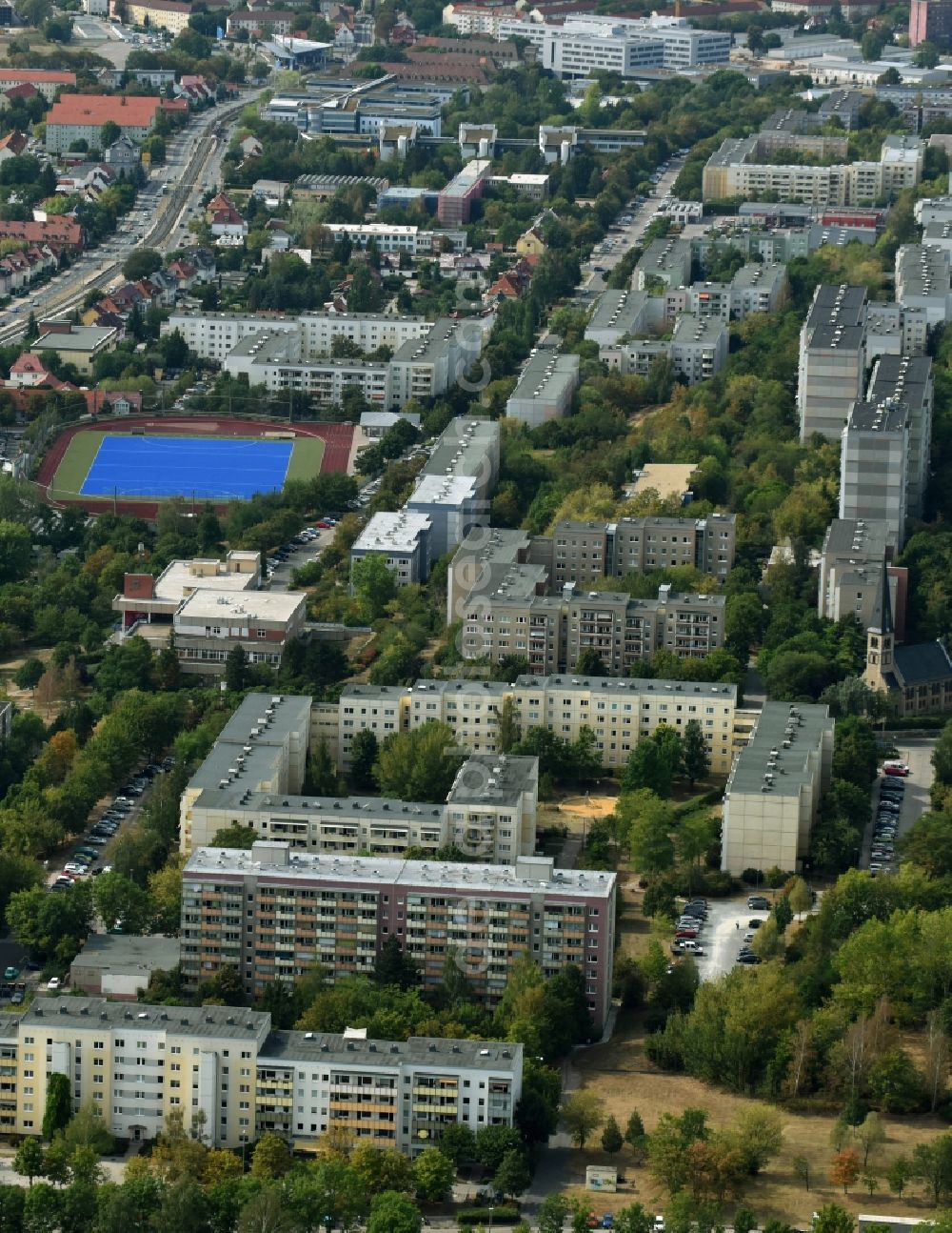 Erfurt from above - Skyscrapers in the residential area of industrially manufactured settlement Kranichfelderstrasse - Am Herrenberg in Erfurt in the state Thuringia