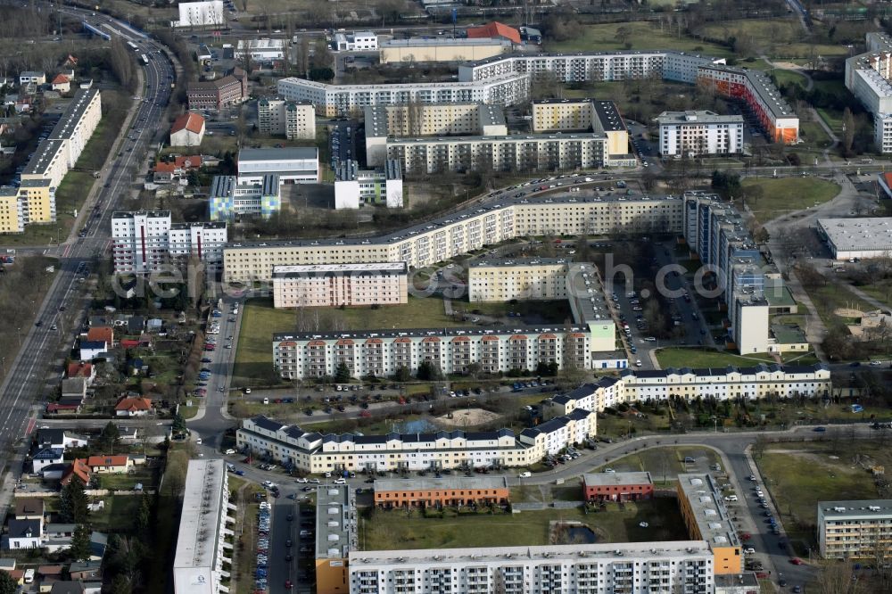 Magdeburg from above - Skyscrapers in the residential area of industrially manufactured settlement Kritzmannstrasse - Olvenstedter Graseweg in the district Neustaedter Feld in Magdeburg in the state Saxony-Anhalt