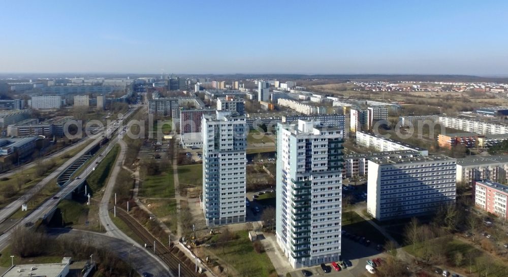 Halle (Saale) from above - Skyscrapers in the residential area of industrially manufactured settlement An of Magistrale in the district Neustadt in Halle (Saale) in the state Saxony-Anhalt, Germany