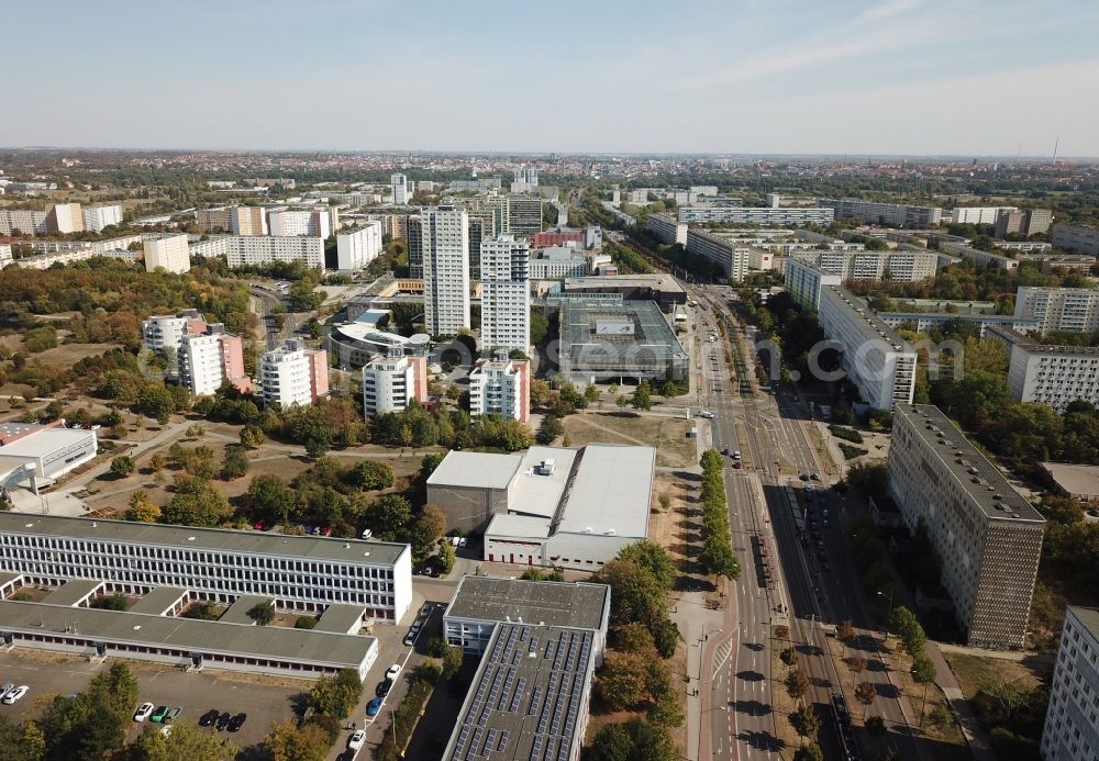 Halle (Saale) from the bird's eye view: Skyscrapers in the residential area of industrially manufactured settlement An of Magistrale in the district Neustadt in Halle (Saale) in the state Saxony-Anhalt, Germany