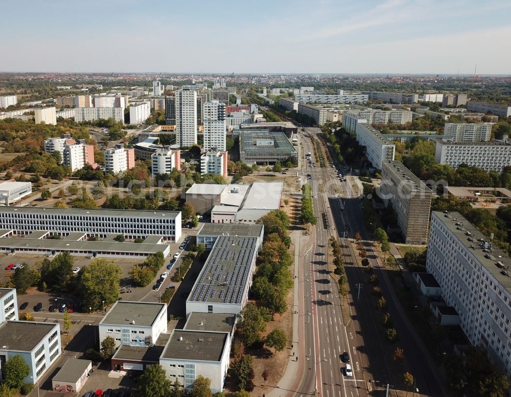 Halle (Saale) from the bird's eye view: Skyscrapers in the residential area of industrially manufactured settlement An of Magistrale in the district Neustadt in Halle (Saale) in the state Saxony-Anhalt, Germany