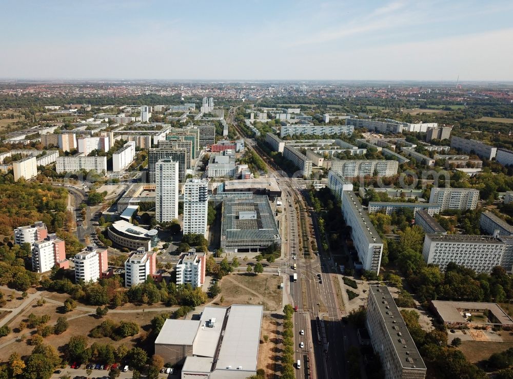 Halle (Saale) from above - Skyscrapers in the residential area of industrially manufactured settlement An of Magistrale in the district Neustadt in Halle (Saale) in the state Saxony-Anhalt, Germany