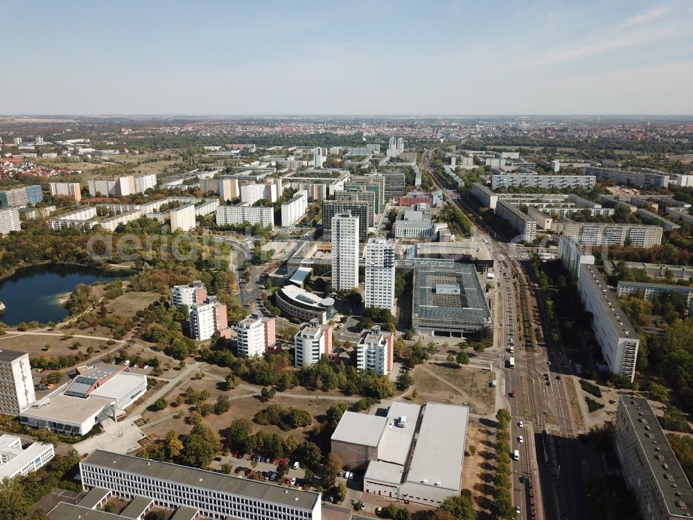 Halle (Saale) from the bird's eye view: Skyscrapers in the residential area of industrially manufactured settlement An of Magistrale in the district Neustadt in Halle (Saale) in the state Saxony-Anhalt, Germany