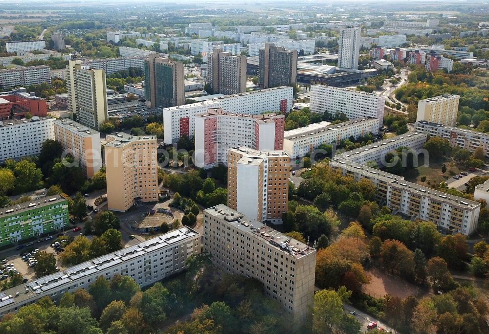 Halle (Saale) from above - Skyscrapers in the residential area of industrially manufactured settlement An of Magistrale in the district Neustadt in Halle (Saale) in the state Saxony-Anhalt, Germany