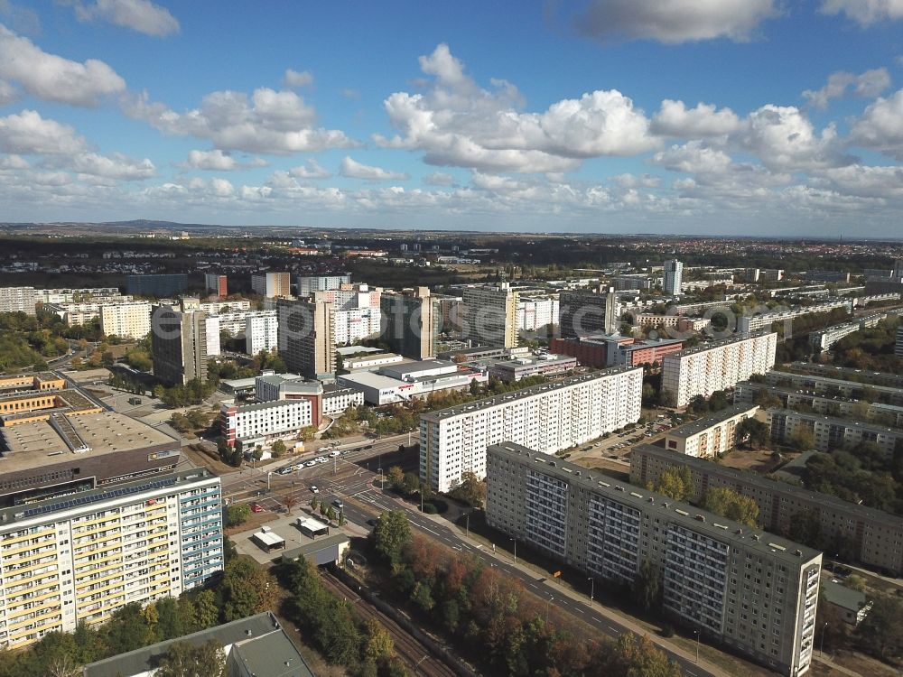 Halle (Saale) from above - Skyscrapers in the residential area of industrially manufactured settlement An of Magistrale in the district Neustadt in Halle (Saale) in the state Saxony-Anhalt, Germany