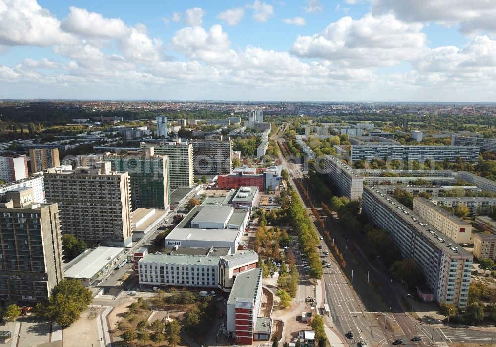 Aerial photograph Halle (Saale) - Skyscrapers in the residential area of industrially manufactured settlement An of Magistrale in the district Neustadt in Halle (Saale) in the state Saxony-Anhalt, Germany