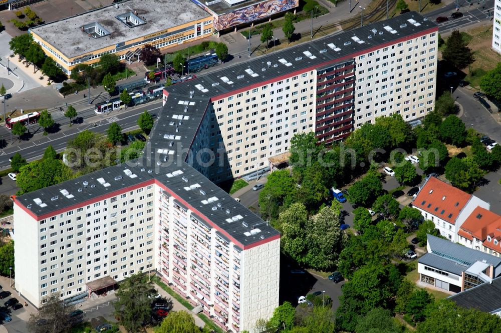 Aerial image Erfurt - Skyscrapers in the residential area of industrially manufactured settlement Mainzer Strasse - Kasseler Strasse in the district Rieth in Erfurt in the state Thuringia, Germany