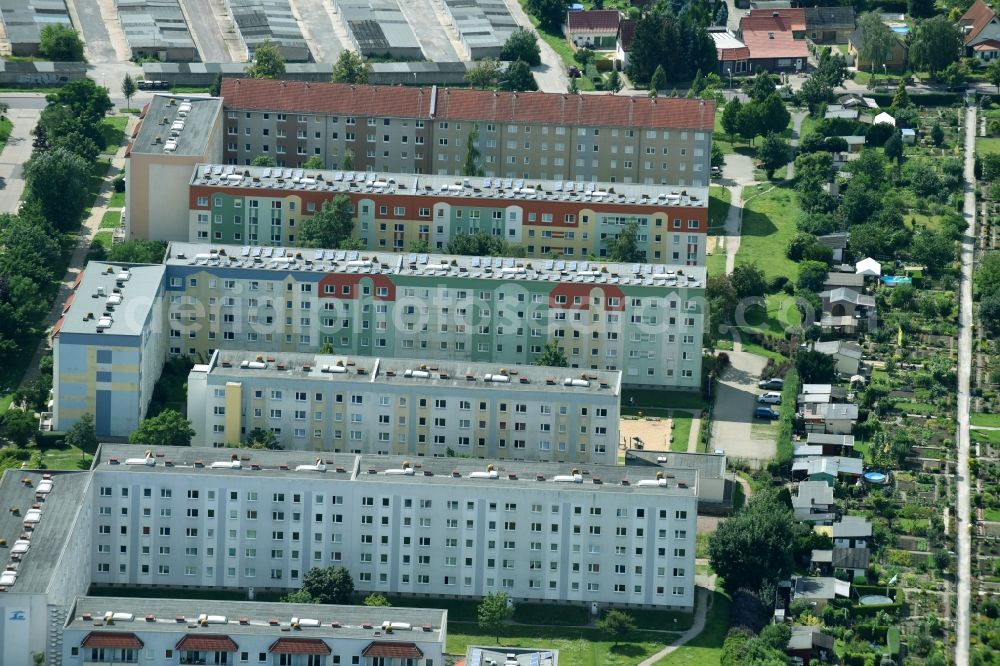 Aerial image Schönebeck (Elbe) - Skyscrapers in the residential area of industrially manufactured settlement Am Malzmuehlenfeld in Schoenebeck (Elbe) in the state Saxony-Anhalt, Germany
