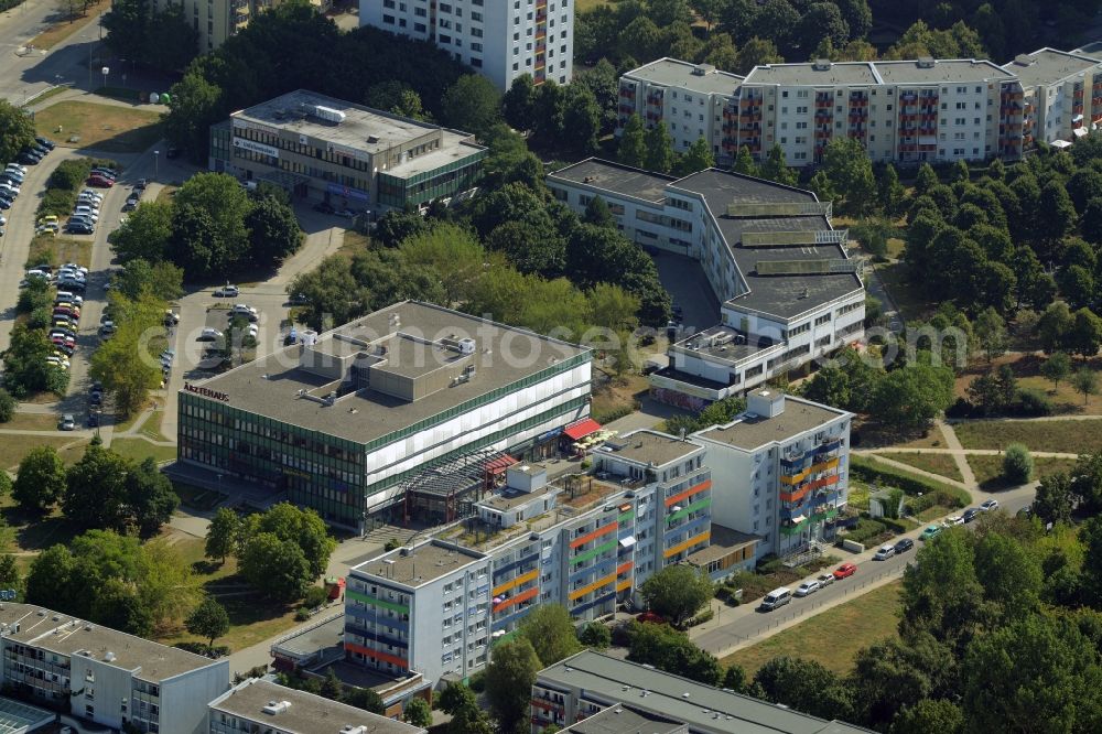 Aerial photograph Berlin - Skyscrapers in the residential area of industrially manufactured settlement at the Mehrower Allee in Berlin in Germany