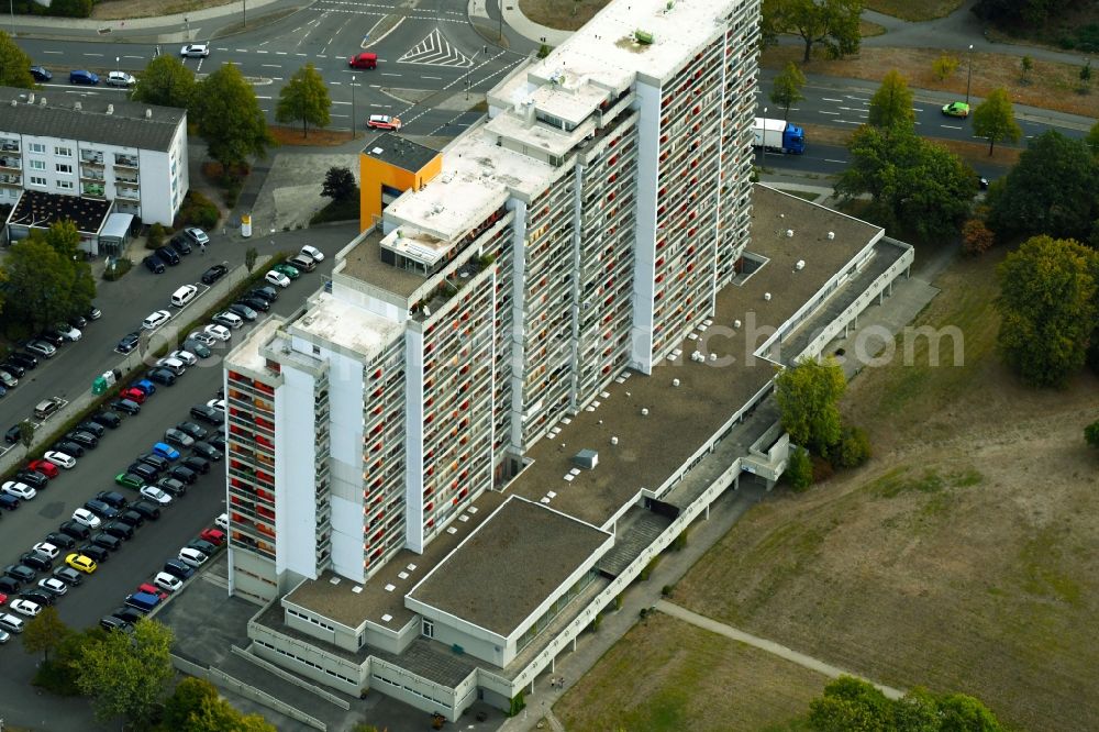 Aerial photograph Wolfsburg - Skyscrapers in the residential area of industrially manufactured settlement Am Muehlengraben in Wolfsburg in the state Lower Saxony, Germany