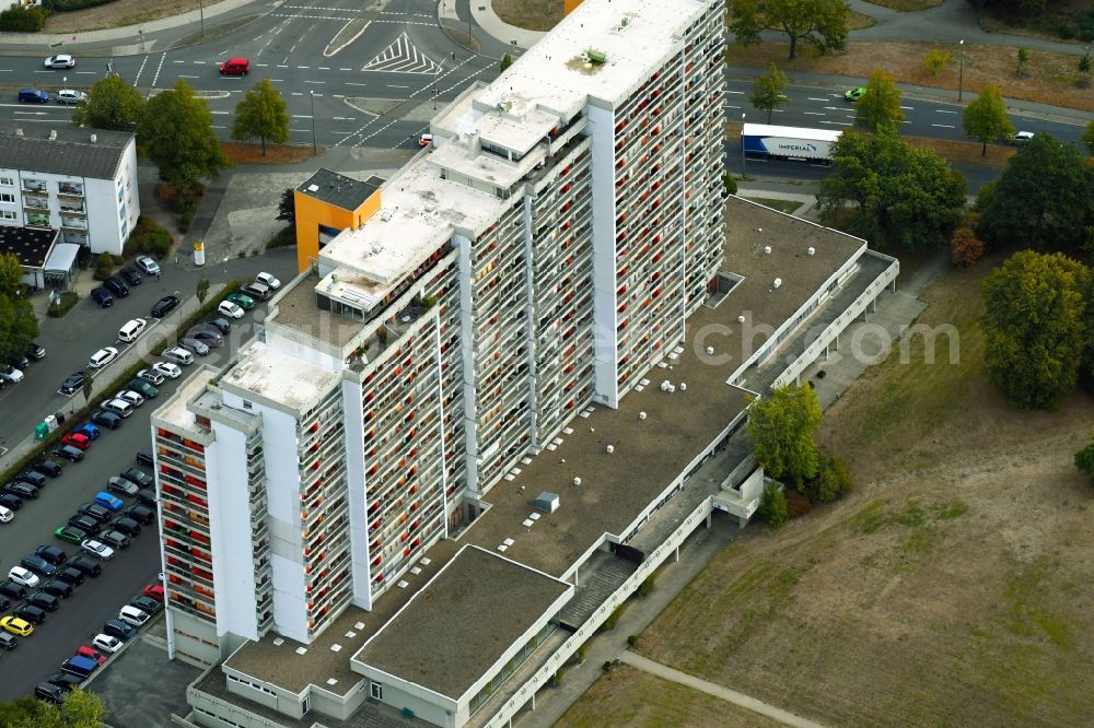 Wolfsburg from above - Skyscrapers in the residential area of industrially manufactured settlement Am Muehlengraben in Wolfsburg in the state Lower Saxony, Germany