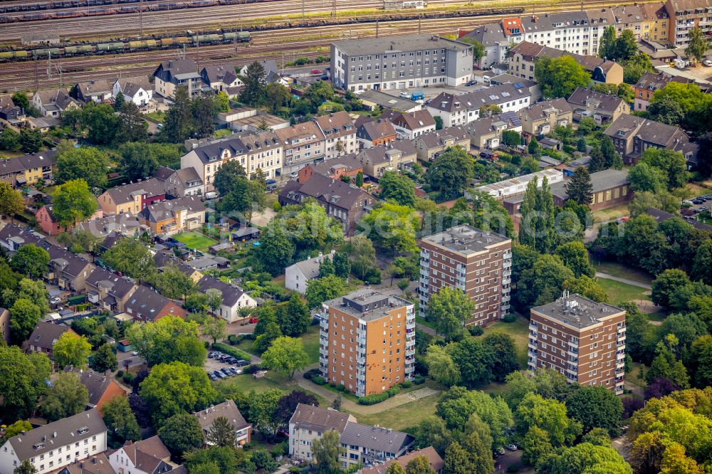 Aerial photograph Mülheim an der Ruhr - Residential area of industrially manufactured settlement in Muelheim on the Ruhr at Ruhrgebiet in the state North Rhine-Westphalia, Germany