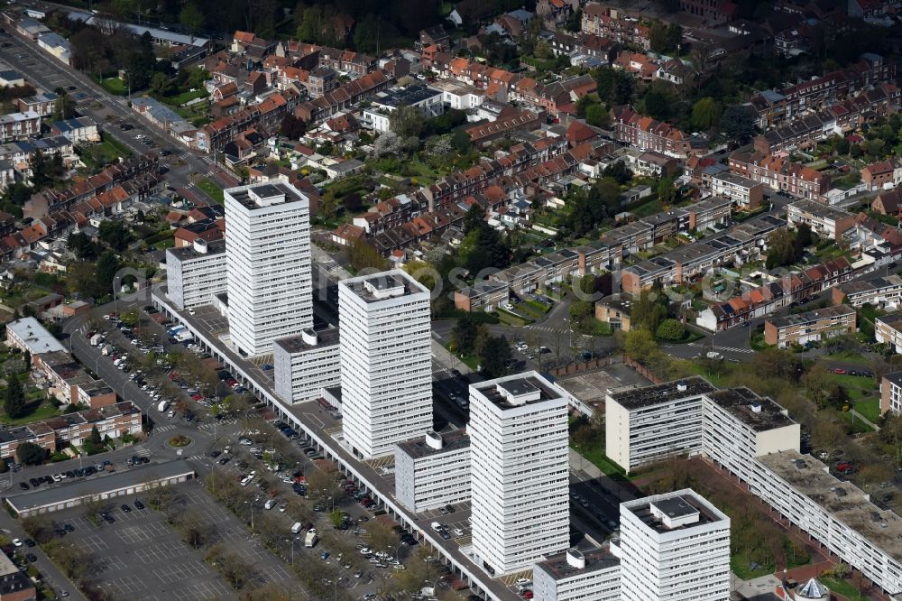 Aerial photograph Mons-en-Barœul - Skyscrapers in the residential area of industrially manufactured settlement in Mons-en-BarA?ul in Nord-Pas-de-Calais Picardy, France