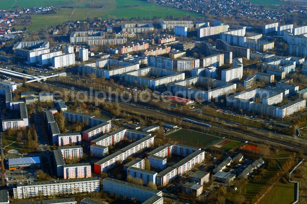 Aerial photograph Berlin - Skyscrapers in the residential area of industrially manufactured settlement on Maerkische Allee in Berlin, Germany