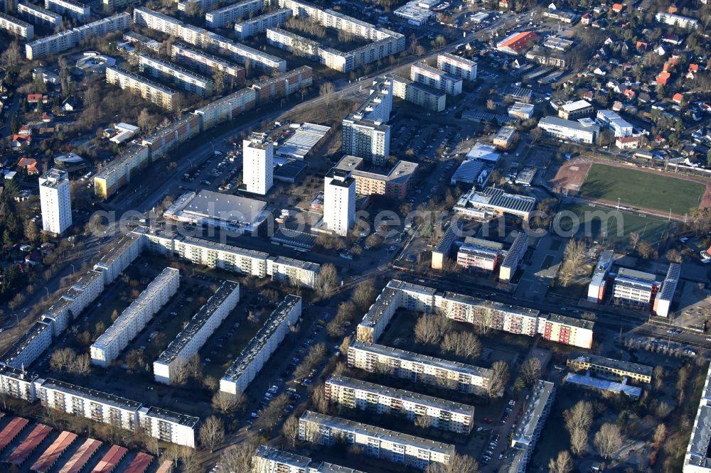 Aerial image Potsdam - Skyscrapers in the residential area of industrially manufactured settlement Nuthestrasse - Otto-Hahn-Ring - Nils-Bohr-Ring in the district Potsdam Suedost in Potsdam in the state Brandenburg