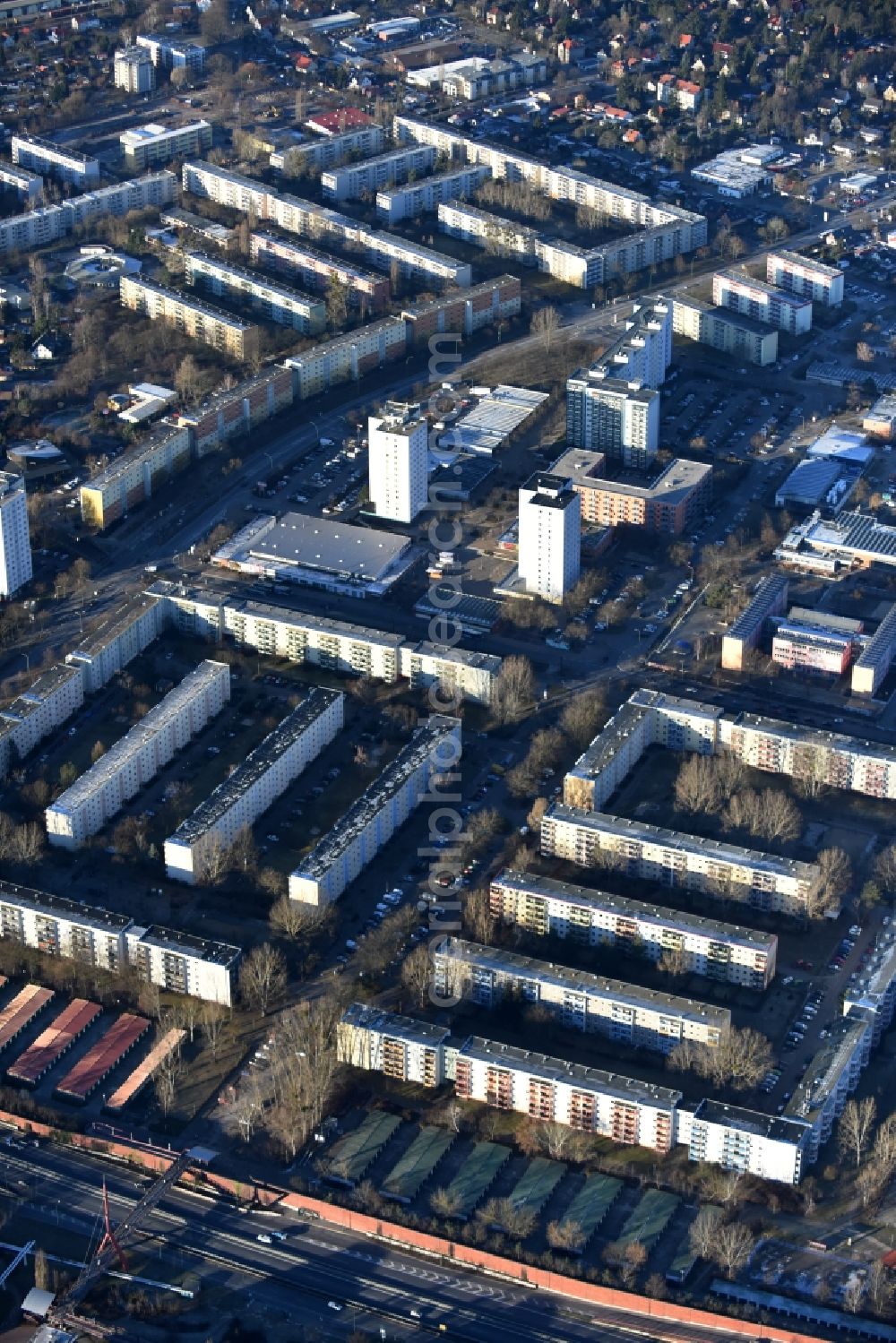 Aerial photograph Potsdam - Skyscrapers in the residential area of industrially manufactured settlement Nuthestrasse - Otto-Hahn-Ring - Nils-Bohr-Ring in the district Potsdam Suedost in Potsdam in the state Brandenburg