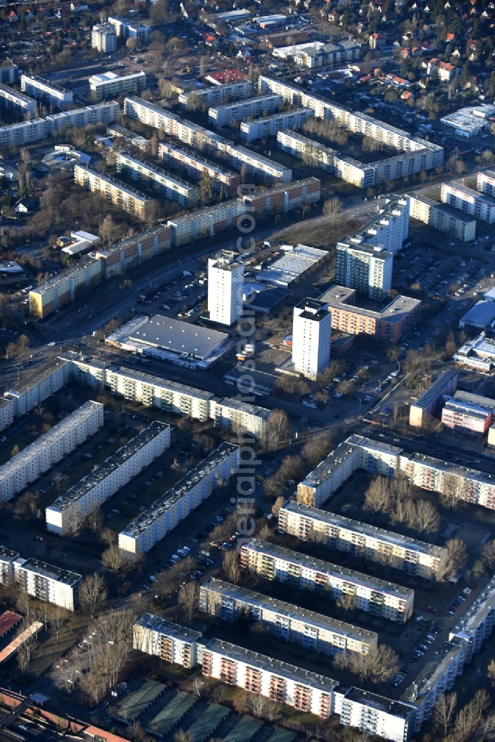 Potsdam from above - Skyscrapers in the residential area of industrially manufactured settlement Nuthestrasse - Otto-Hahn-Ring - Nils-Bohr-Ring in the district Potsdam Suedost in Potsdam in the state Brandenburg