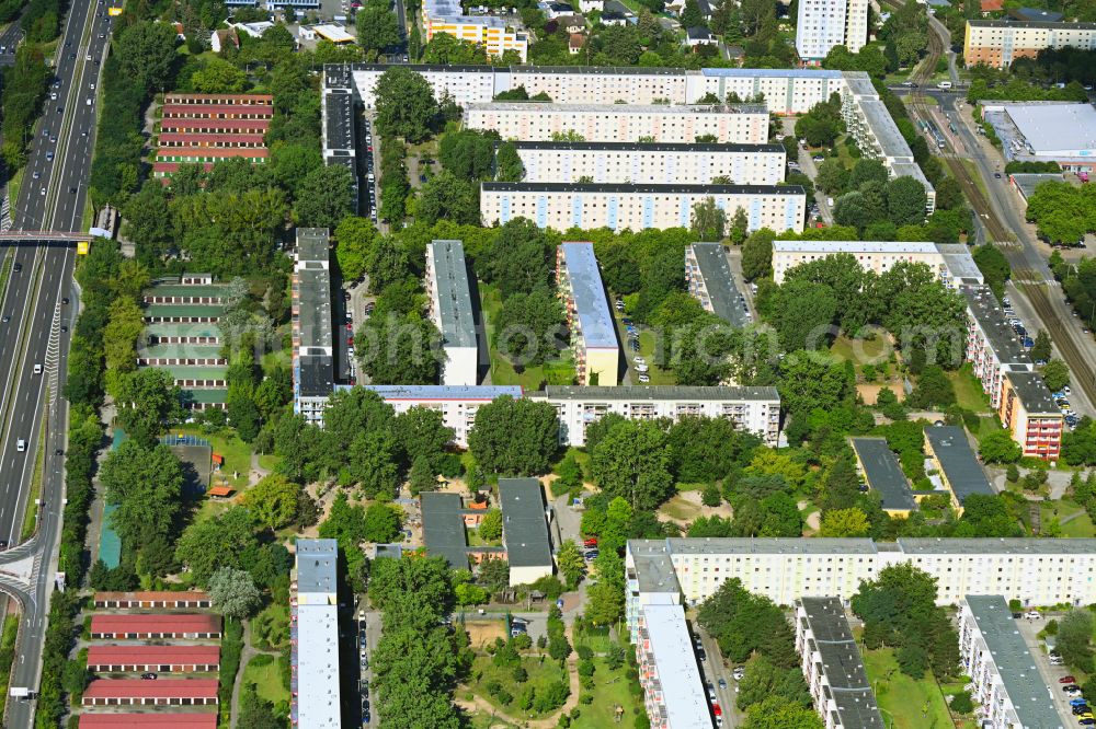 Aerial image Potsdam - Skyscrapers in the residential area of industrially manufactured settlement Nuthestrasse - Otto-Hahn-Ring - Nils-Bohr-Ring in the district Potsdam Suedost in Potsdam in the state Brandenburg