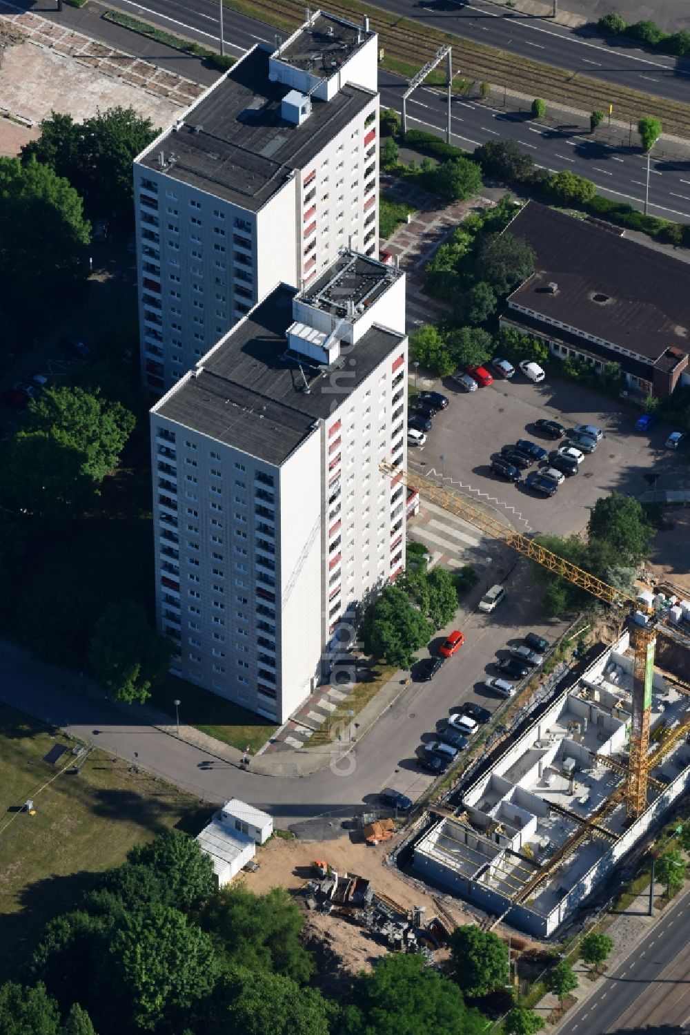 Aerial photograph Dresden - Skyscrapers in the residential area of industrially manufactured settlement in the district Altstadt in Dresden in the state Saxony, Germany