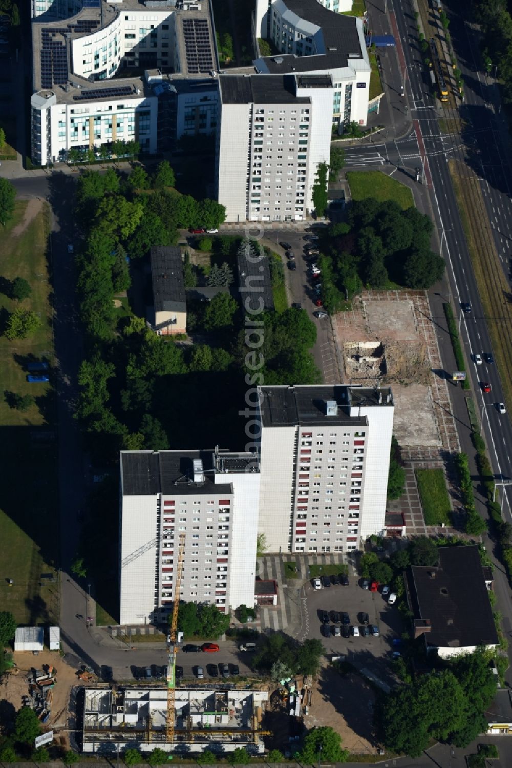 Dresden from the bird's eye view: Skyscrapers in the residential area of industrially manufactured settlement in the district Altstadt in Dresden in the state Saxony, Germany