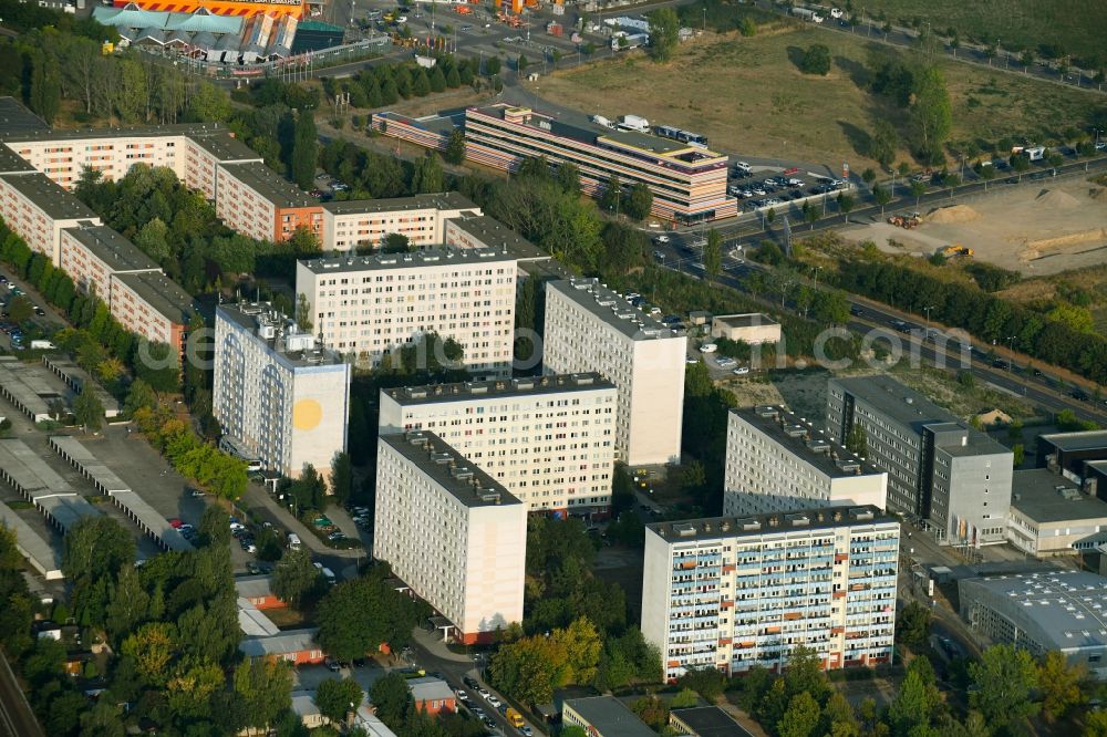 Berlin from the bird's eye view: Skyscrapers in the residential area of industrially manufactured settlement Schwalbenweg - Schuetzenstrasse in the district Bohnsdorf in Berlin, Germany