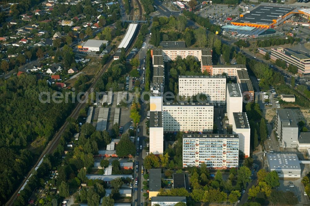 Aerial image Berlin - Skyscrapers in the residential area of industrially manufactured settlement Schwalbenweg - Schuetzenstrasse in the district Bohnsdorf in Berlin, Germany