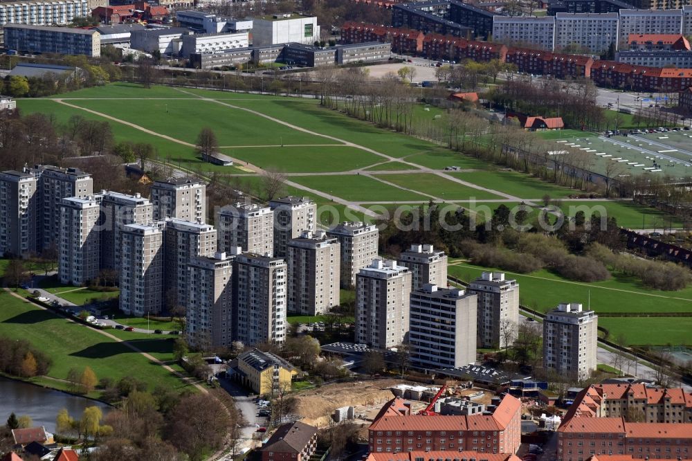 Kopenhagen from the bird's eye view: Skyscrapers in the residential area of industrially manufactured settlement in the district Bronshoj in Copenhagen in Region Hovedstaden, Denmark