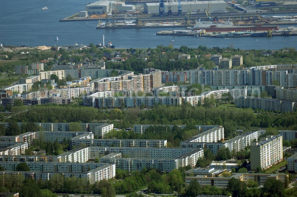 Aerial photograph Rostock - Skyscrapers in the residential area of industrially manufactured settlement Albrecht-Tischbein-Strasse - Geruestbauerring in the district Gross Klein in Rostock in the state Mecklenburg - Western Pomerania, Germany