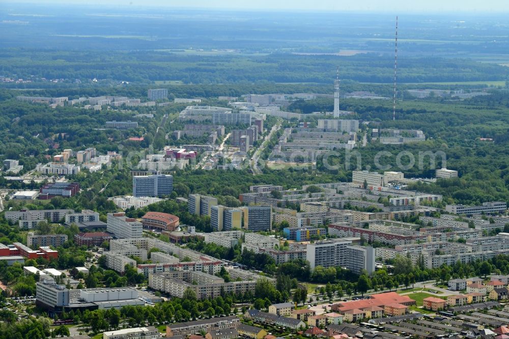 Aerial photograph Schwerin - Skyscrapers in the residential area of industrially manufactured settlement in the district Grosser Dreesch in Schwerin in the state Mecklenburg - Western Pomerania, Germany