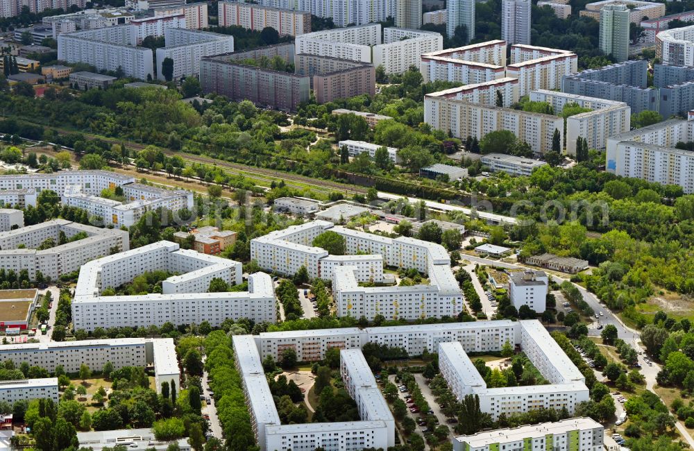 Aerial image Berlin - Skyscrapers in the residential area of industrially manufactured settlement in the district Hohenschoenhausen in Berlin, Germany