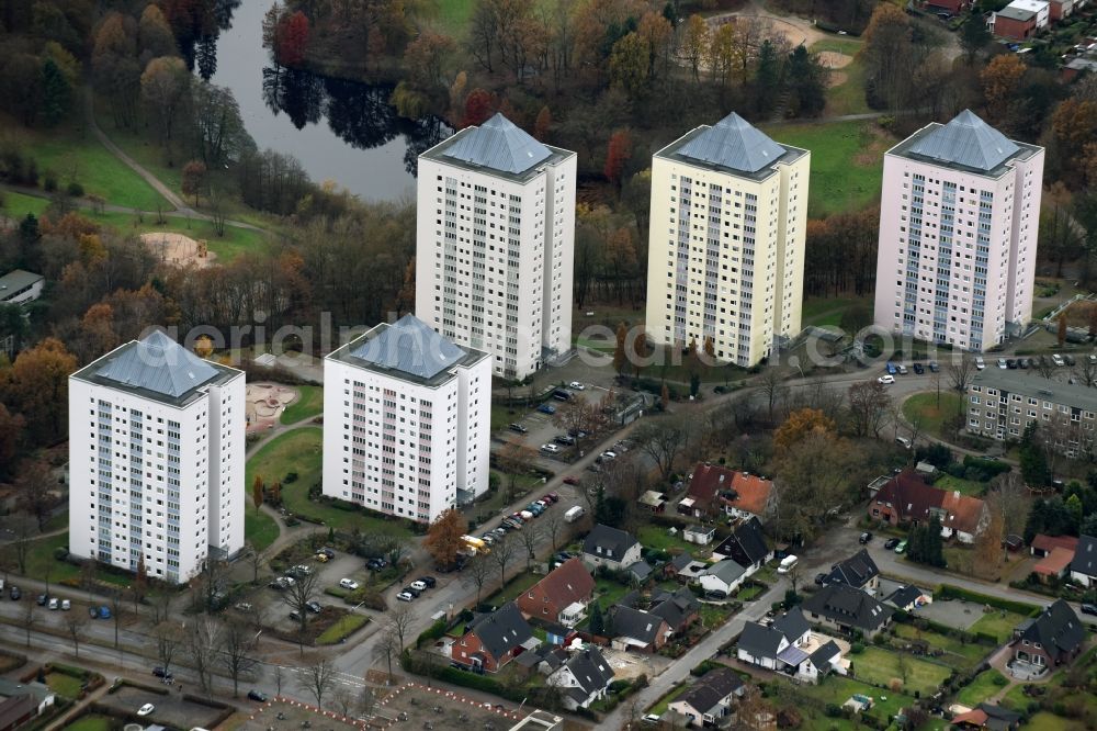 Hamburg from above - Skyscrapers in the residential area of industrially manufactured settlement in the district Lohbruegge in Hamburg