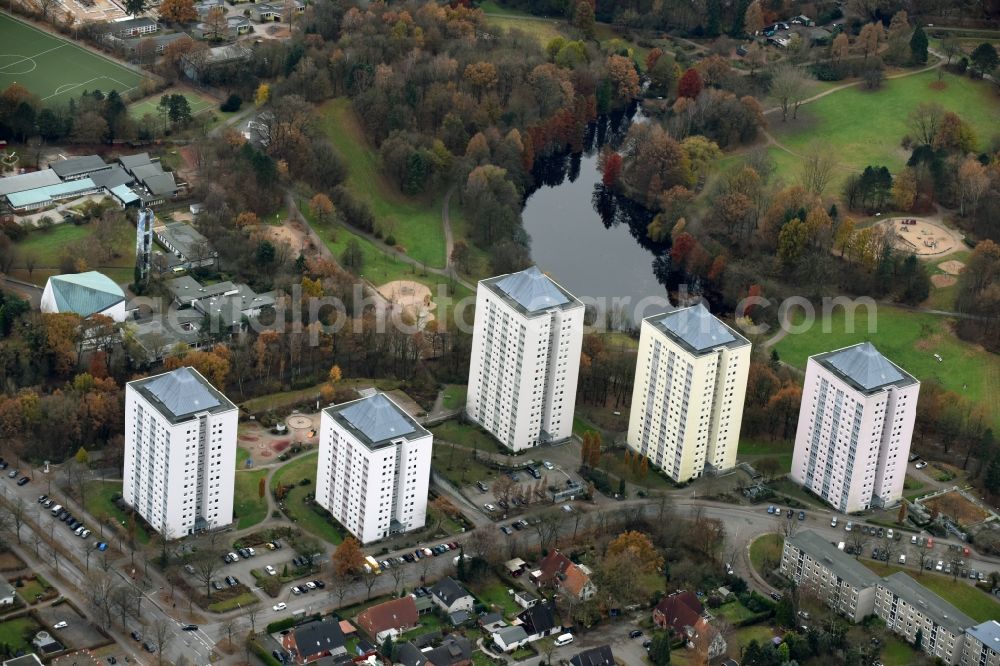 Hamburg from the bird's eye view: Skyscrapers in the residential area of industrially manufactured settlement in the district Lohbruegge in Hamburg