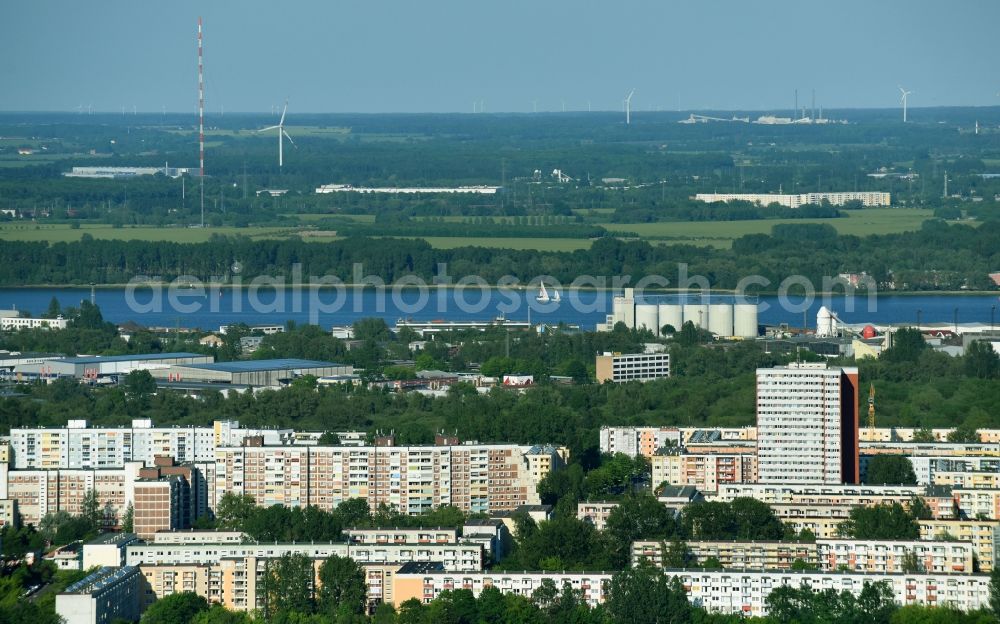 Aerial photograph Rostock - Skyscrapers in the residential area of industrially manufactured settlement in the district Luetten Klein in Rostock in the state Mecklenburg - Western Pomerania, Germany