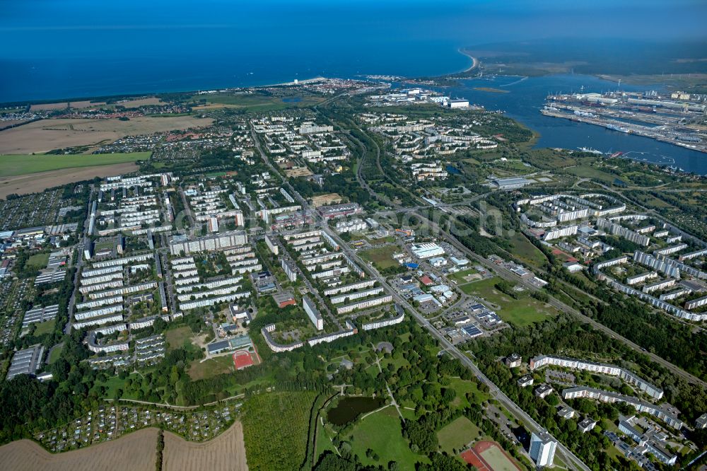 Rostock from the bird's eye view: Skyscrapers in the residential area of industrially manufactured settlement in the district Luetten Klein in Rostock at the baltic coast in the state Mecklenburg - Western Pomerania, Germany