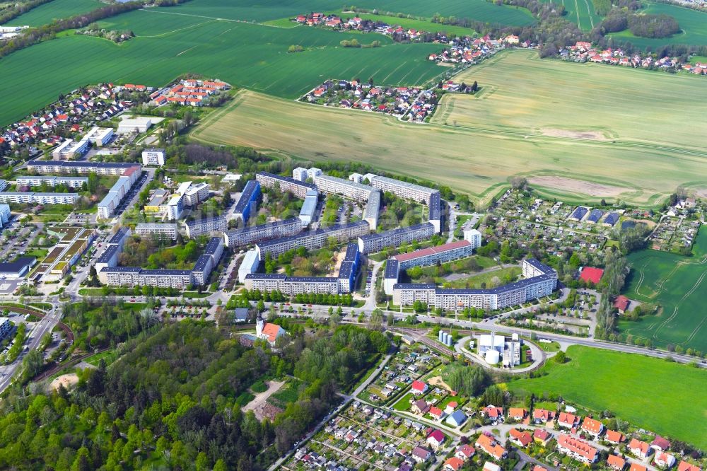 Aerial photograph Görlitz - Skyscrapers in the residential area of industrially manufactured settlement in the district Marienaue in Goerlitz in the state Saxony, Germany