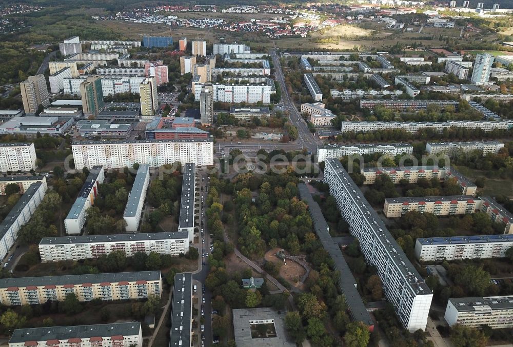 Aerial image Halle (Saale) - Skyscrapers in the residential area of industrially manufactured settlement An of Magistrale in the district Neustadt in Halle (Saale) in the state Saxony-Anhalt, Germany