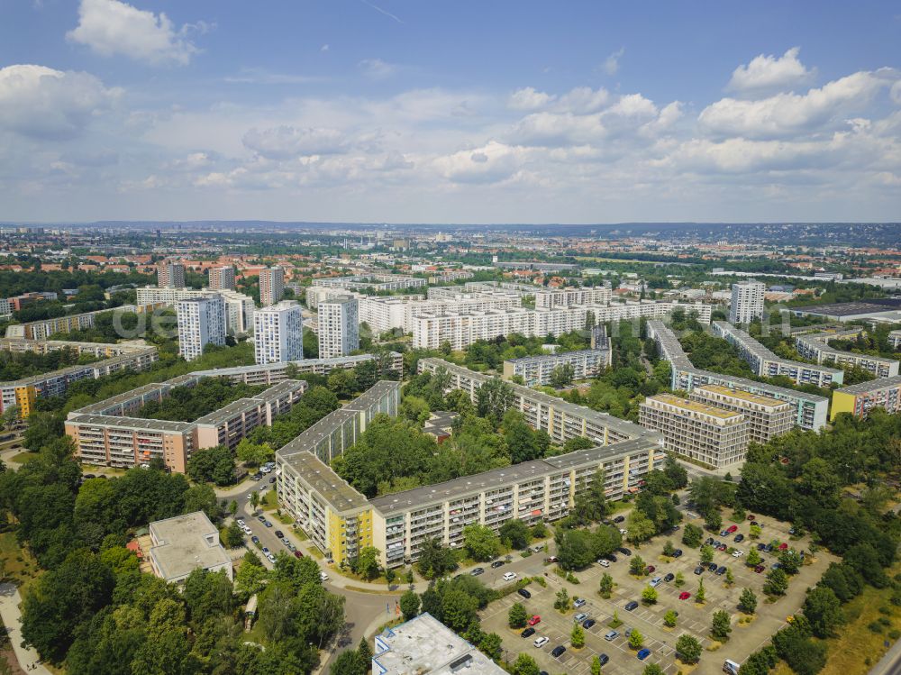 Aerial photograph Dresden - Residential area of industrially manufactured settlement on street Spreewalder Strasse in the district Prohlis in Dresden in the state Saxony, Germany