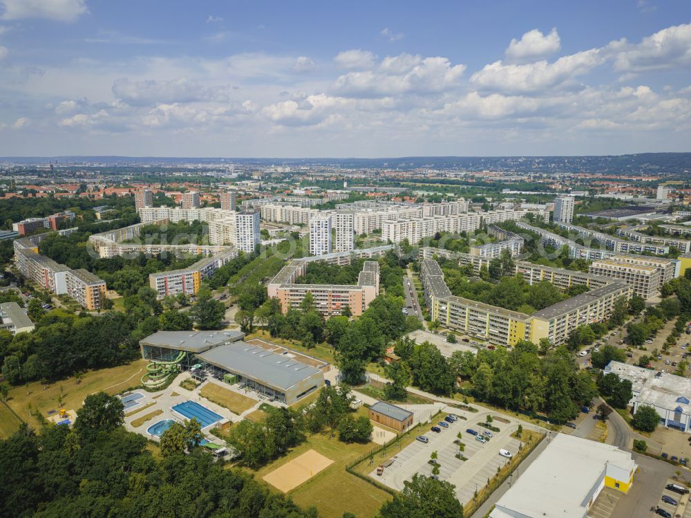 Dresden from the bird's eye view: Residential area of industrially manufactured settlement on street Spreewalder Strasse in the district Prohlis in Dresden in the state Saxony, Germany