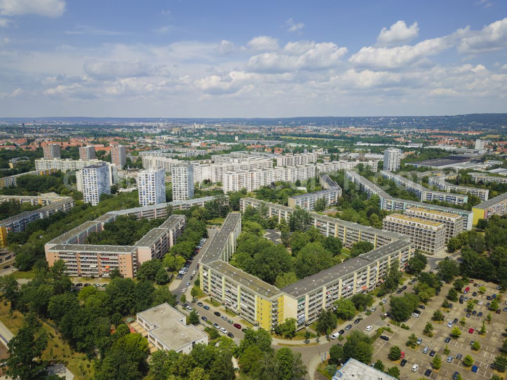 Aerial image Dresden - Residential area of industrially manufactured settlement on street Spreewalder Strasse in the district Prohlis in Dresden in the state Saxony, Germany