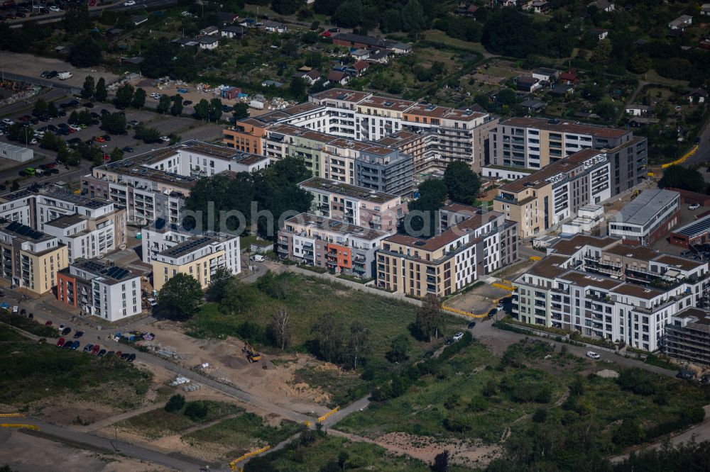 Braunschweig from the bird's eye view: Skyscrapers in the residential area of industrially manufactured settlement in Brunswick in the state Lower Saxony, Germany