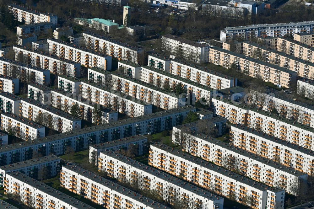 Aerial image Berlin - Residential area of industrially manufactured settlement on street Burscheider Weg in the district Spandau in Berlin, Germany