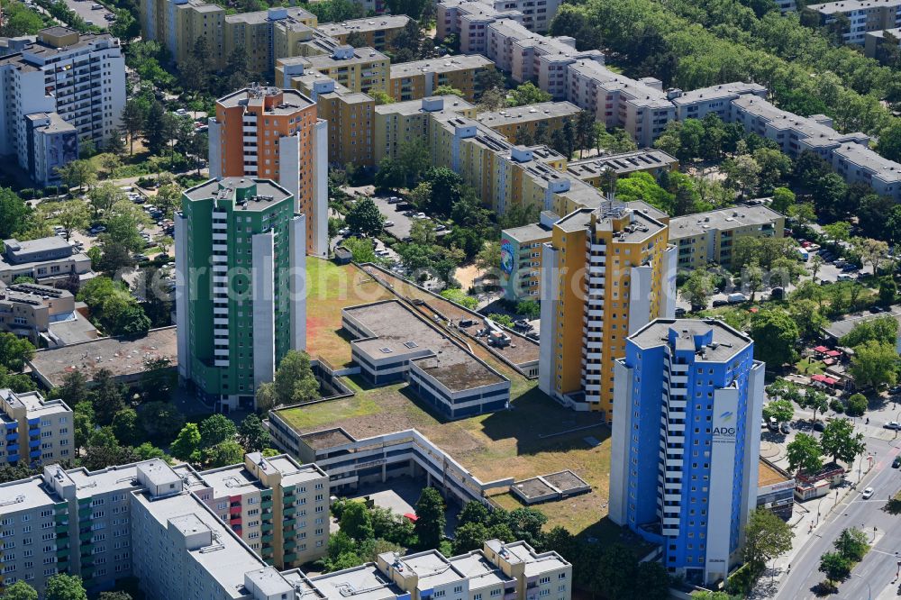 Aerial image Berlin - Residential area of industrially manufactured settlement in the district Staaken in Berlin, Germany