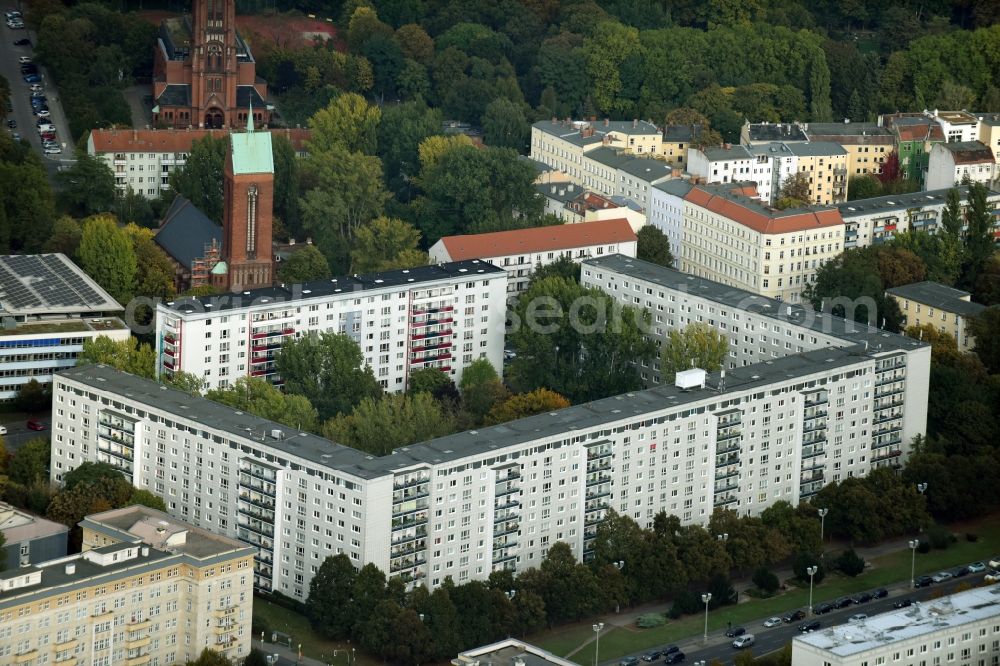 Berlin from the bird's eye view: Skyscrapers in the residential area of industrially manufactured settlement Palisadenstrasse - Karl-Marx-Allee destrict Friedrichshain in Berlin