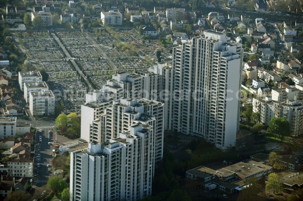 Aerial image Paris Boulogne-Billancourt - Skyscrapers in the residential area of industrially manufactured settlement in Paris Boulogne-Billancourt in Ile-de-France, France