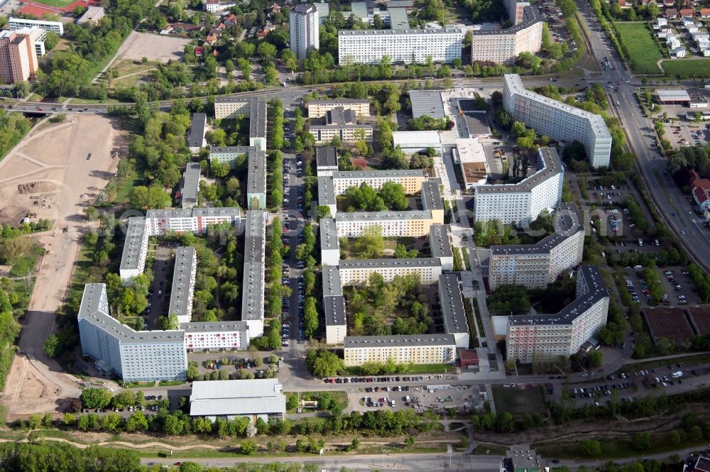 Erfurt from the bird's eye view: Skyscrapers in the residential area of industrially manufactured settlement on Prager Strasse in the district Berliner Platz in Erfurt in the state Thuringia, Germany