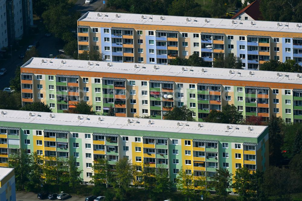 Radeberg from above - Residential area of industrially manufactured settlement on street Heidestrasse in Radeberg in the state Saxony, Germany